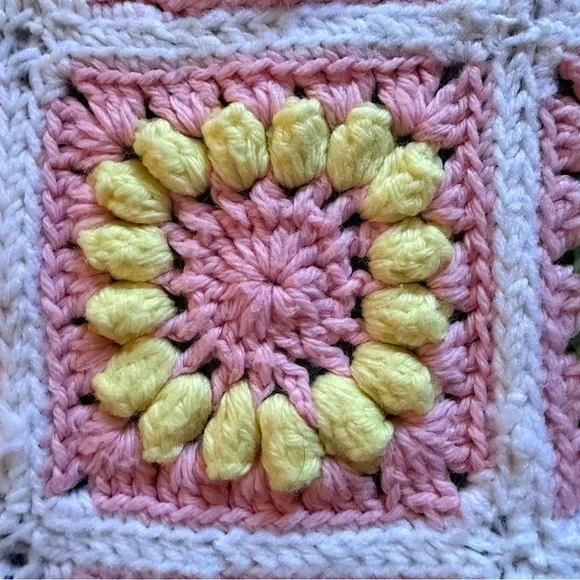 Vtg Granny Squares Multicolor Handmade Crochet  Pink Blue Green Yellow Afghan - Picture 3 of 7
